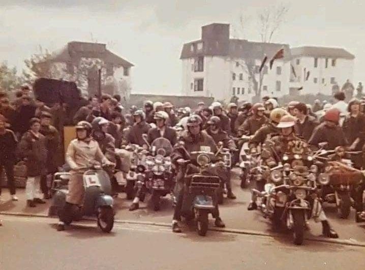 #goodmorning #FridayFeeling if your off out this #weekend on the #scooter ride safe #wearethemods 🛵🛵🛵🛵