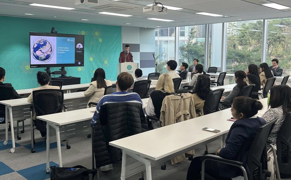 🎓 #GGGI welcomed #KoreaUniversity GSIS students, and presented our organization, the 2030 Strategy, and our Carbon Pricing contribution. 🌱Students were engaged through poignant questions, showcasing their passion for #SDGs, GGGI's mission, and the #future that lies ahead.