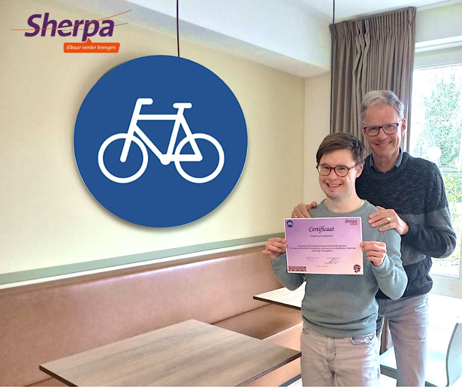 Hoera! Ties is geslaagd voor zijn fietstraining!
Na een intensieve fietstraining heeft Ties een certificaat ontvangen. Ties fietst voortaan zelfstandig van zijn woning naar zijn werk bij de kwekerij van Amerpoort. Onze complimenten voor Ties en zijn trainer Anton!