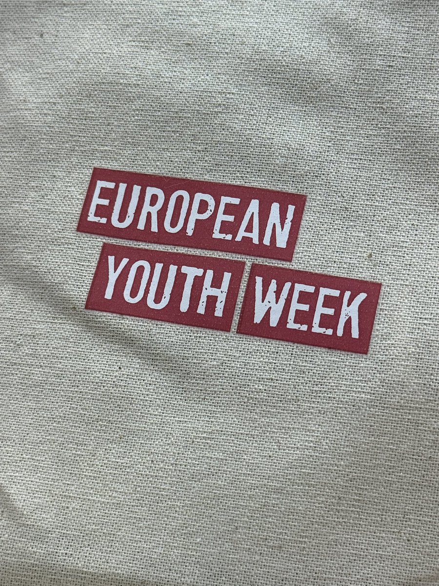 E começamos os trabalhos do dia. Mais de 90 jovens (de toda Europa e beyond) a participar da European Youth Week 🇪🇺, agora em Bruxelas. Vamos passar o dia a debater e trocar ideias sobre temas que são importantes para nós. @BritishArts #StrongerTogetherYouth ✊🏾