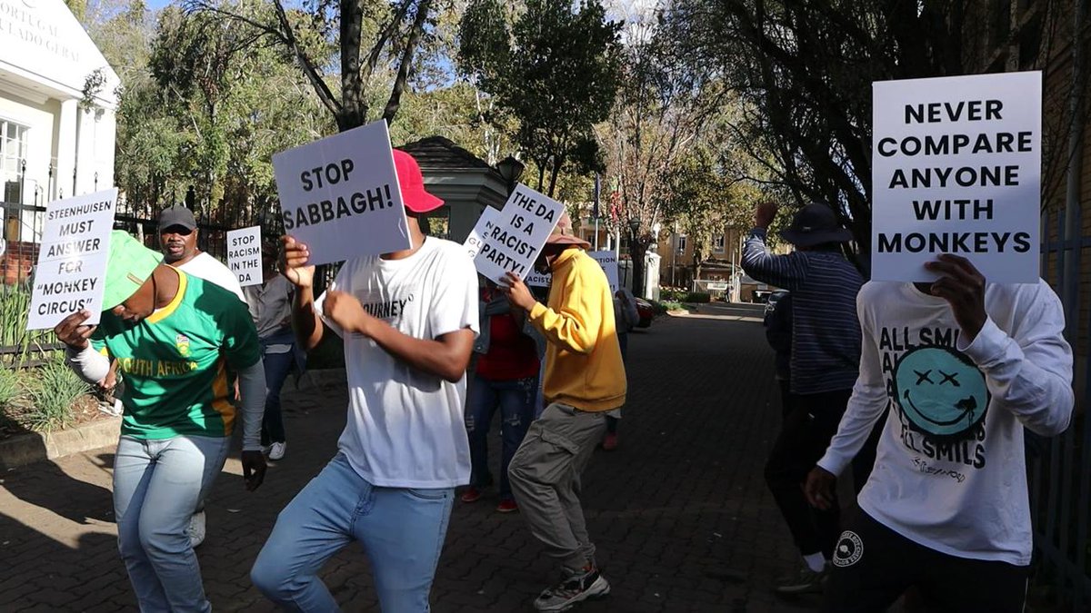 Sharon Sabbagh, a Democratic Alliance (DA) councilor in Knysna, described the council meeting as a 'monkey circus'. This is uncalled for. Racism must end, we are tired 
#stopDAracism