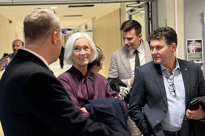 Som del av sin regionturné besökte sjukvårdsminister @AckoAnkarberg  #Umeå och @RegionVbtn i veckan. Besöket fokuserade på Norrlands Universitetssjukhus och dess skärningspunkter mellan högspecialiserad vård och forskningsverksamhet. #vårdpol #svpol
regeringen.se/artiklar/2024/…
