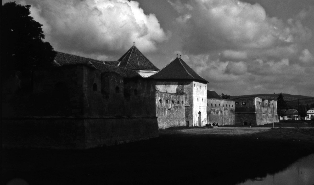 A CASTLE IN ROMANIA #filmphotography #Romania #Castle #nikkormat #hnikkor50 #blackandwhitephotography #blackandwhite