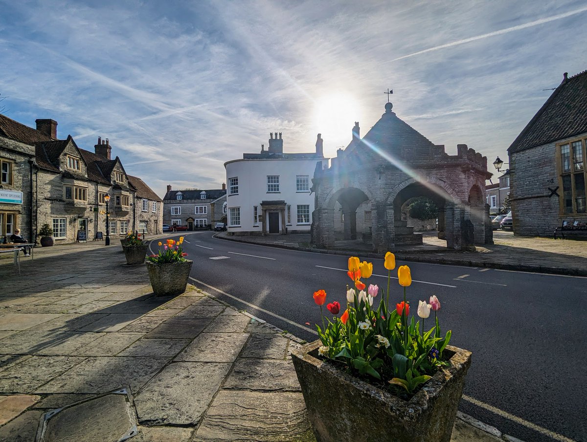 A beautiful morning here in #somerton ⛅, could reach 18c today making it the warmest day of the year so far. 
Turning cooler again from Sunday but high pressure should have more influence on the weather next week 🤞, particularly further west ,so at last something a bit drier 😃