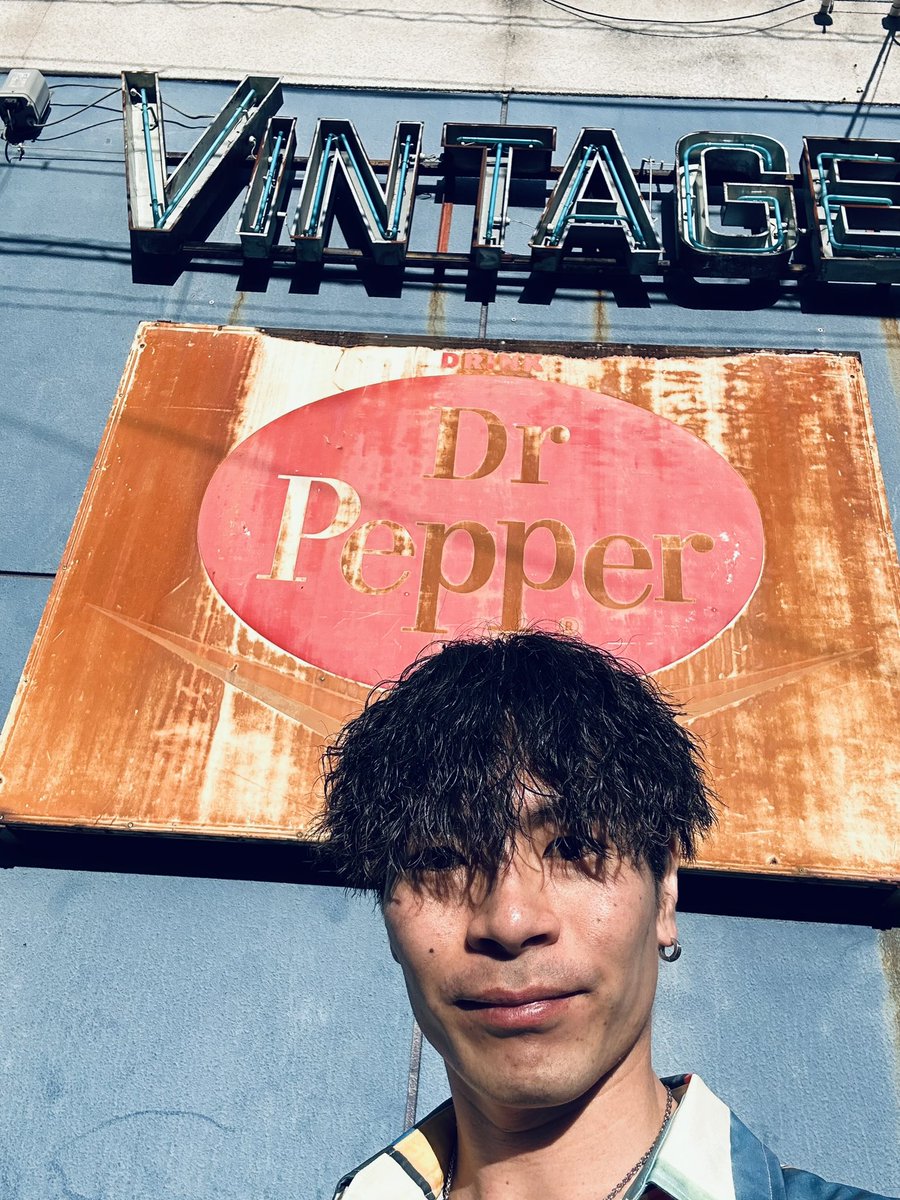 いよいよ #路地裏教室 2024年1発目のライブ🔥

寝屋川VINTAGEでやらせていただきます🔥
楽しみで仕方ない✨✨

今年も暴れまくりますー‼️‼️

来れる人是非遊びにきて❤️
飛び込みでも大歓迎😆
