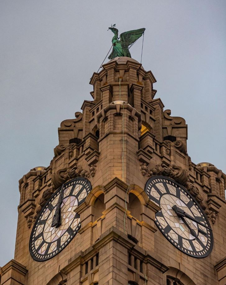 Going behind the historic clocks of the Royal Liver Building is an incredible experience 🤩 Let yourself be taken back in time to see Liverpool's vast history with our audio-visual projection show!💫 Visit liverbuildingtours.com to book tickets today! 📸@getverifiid #rlb360