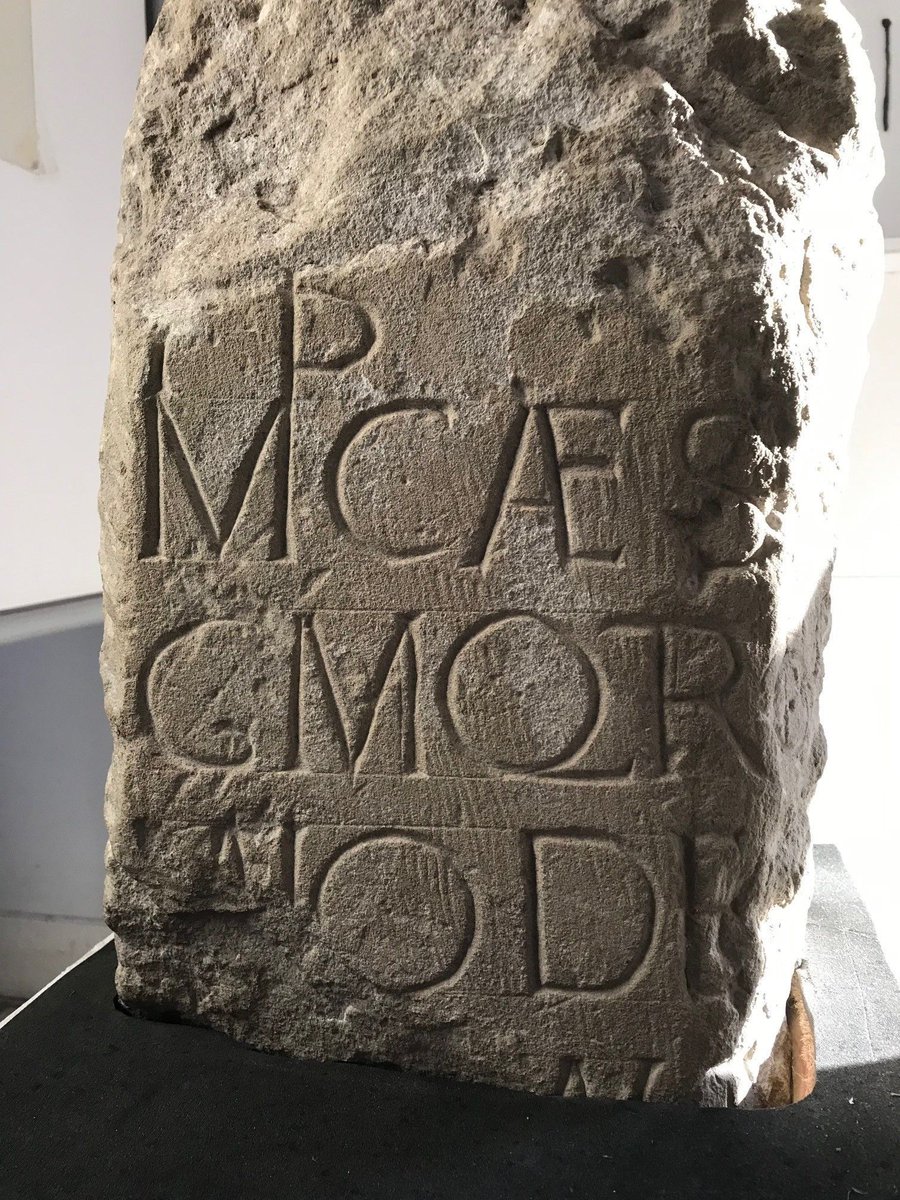 Roman Milestones 🔎 

Dedicated to the Emperor Decius (249–51).

Likely salvaged from the nearby Roman road and re-used as a step, since the face is unweathered but the back is worn.

#FindsFriday #RomanBritain #RomanVilla #Hampshire #Rockbourne #museum