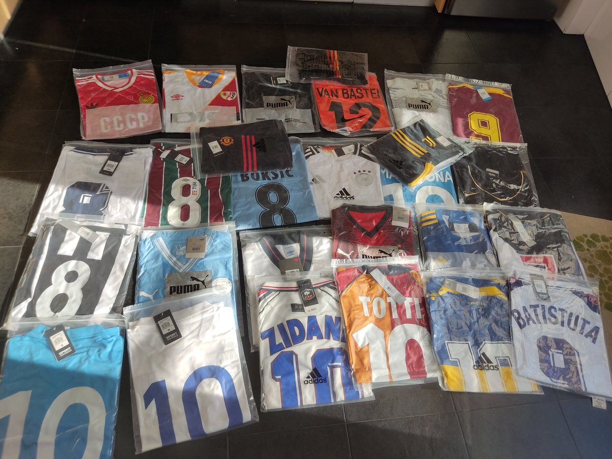 @futboljersey7 Tanto las gestiones como el trato, de 10! Productos de calidad, no hay duda de a quién hay que comprar este tipo de material. Recomendable 100%