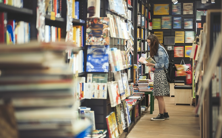 Are you a budding writer? ✍️ City Lit tutor Helen Cox has produced a comprehensive guide about the best way to get your book published in 2024. 📚 Learn how to get your magnum opus on the shelf by reading our our blog today: ow.ly/vg9j50Re6Fk #BookPublishing #Writing