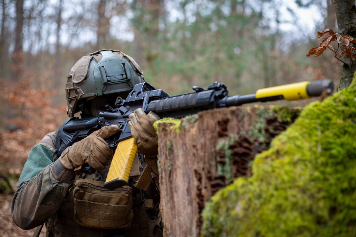 CDC_152eRI's tweet photo. Entraînement en combat forêt pour nos Diables rouges. 

Bon week end à tous ! https://t.co/ve0n9b1kkz