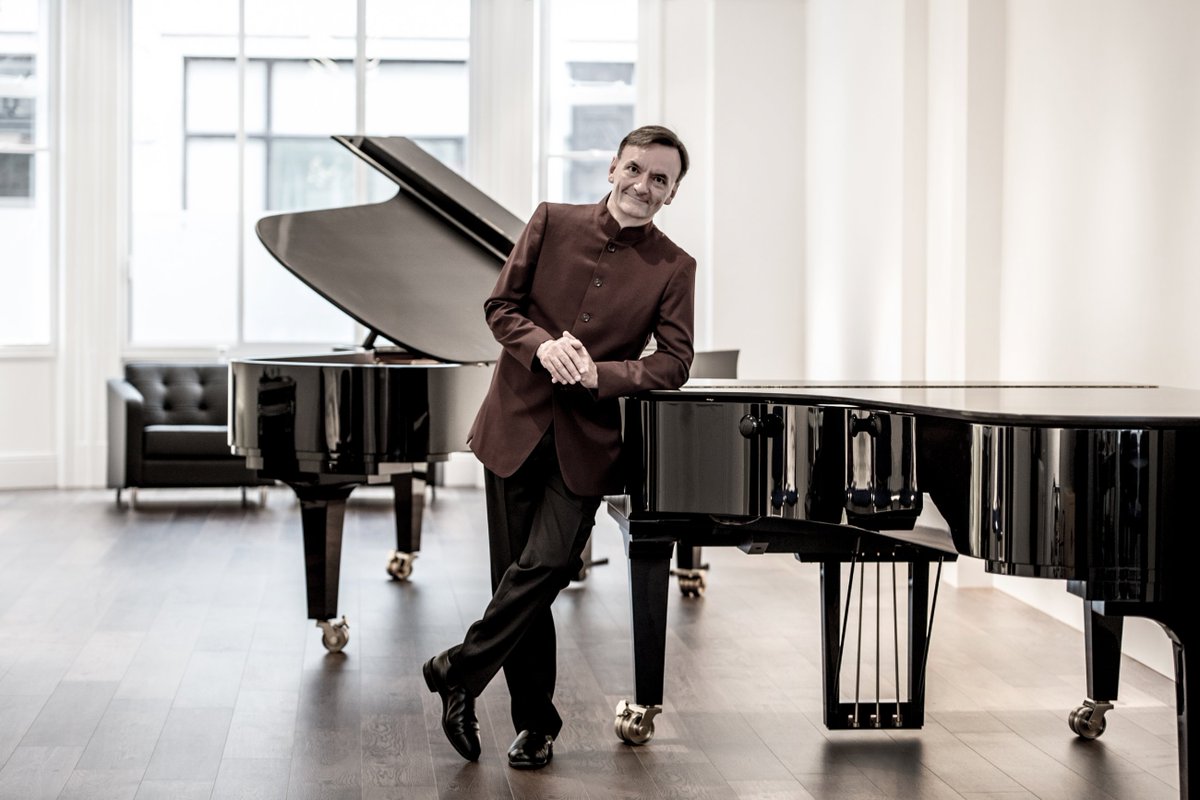 Sir @houghhough debuts with #DusseldorfSymphonyOrchestra today, on 12 and 15 April at Tonhalle Dusseldorf. Featuring #Brahms’ Piano Concerto No.1, #Walton’s Symphony No.1 and #Järvi’s Energy Production. #piano #debut More about it: ow.ly/UOjh50R9byY
