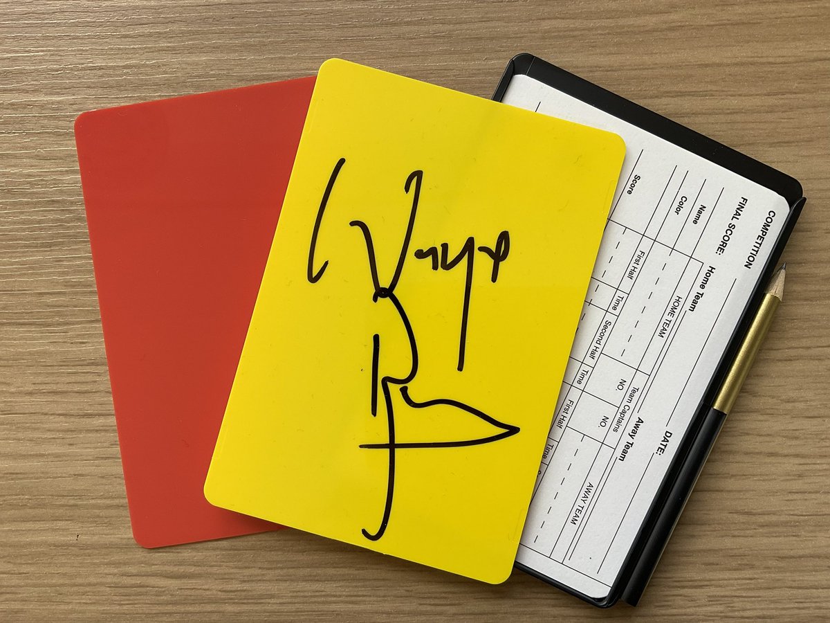 We have a ‘best bid’ auction with 4 sets of these referee cards and note packs up for grabs - each yellow card is signed by @WayneBarnesRef Send your best £ bid to info@inmylocker.co.uk Top 4 bids win one each. Closes at 6:00pm on 14th April.