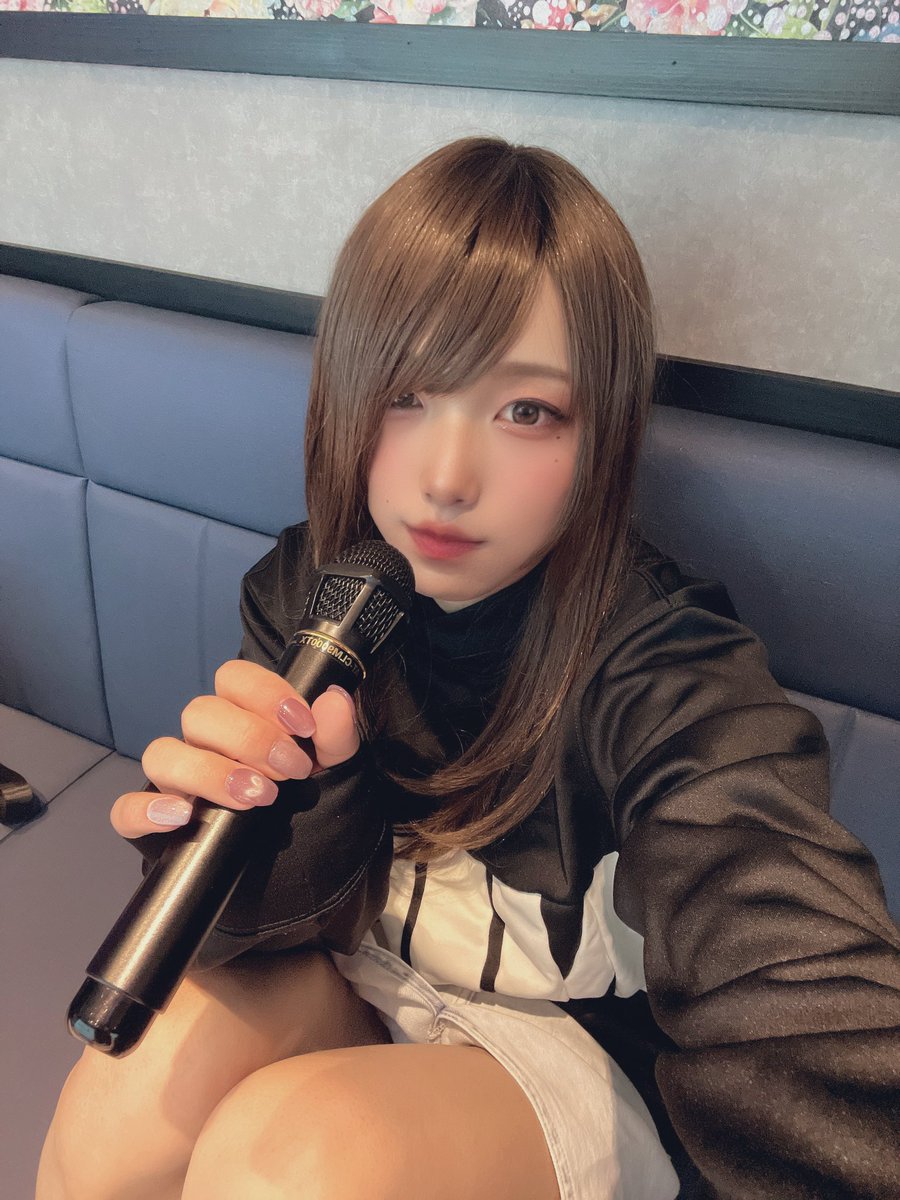 さぁぁぁ！！！
うったうぞぉぉぉお🎤( ᐖ )

何歌お〜？？？
何歌ってほしいですか？？♡

 #女装男子 #カラオケ