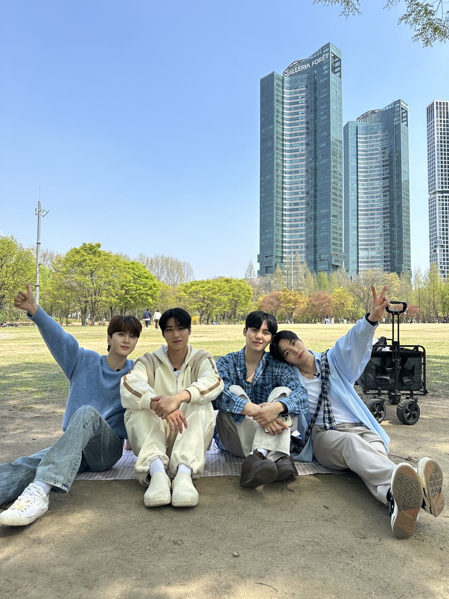 Quuuniverse's tweet photo. #재즈처럼 | 태세도주 서울숲 나들이 🌳🎶
Coming soon 💙

#BL #재즈처럼 #Jazzfortwo #웹드라마 #태세도주 
#지호근 #진권 #송한겸 #김정하 
#음악드라마 #청춘드라마 #성장로맨스
#관계성맛집 #서사맛집 #절찬상영중 #재즈처럼_EVENT https://t.co/hw1296V1qU
