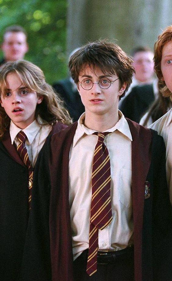 Harry Potter tuh kayak Cinderella, cuman beda sepatu kaca jadi kacamata ajaib