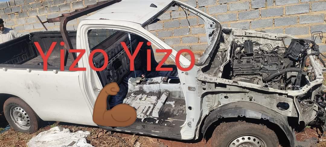 ♦️ Stolen and recovered ♦️

This vehicle was stolen yesterday at Secunda driven by a Sasol employee.

A case was brought to Yizo Yizo's attention by Crime intelligence this morning. Information gathered led team to a location in Vosloorus (Emafemini)

Upon arrival one suspect…