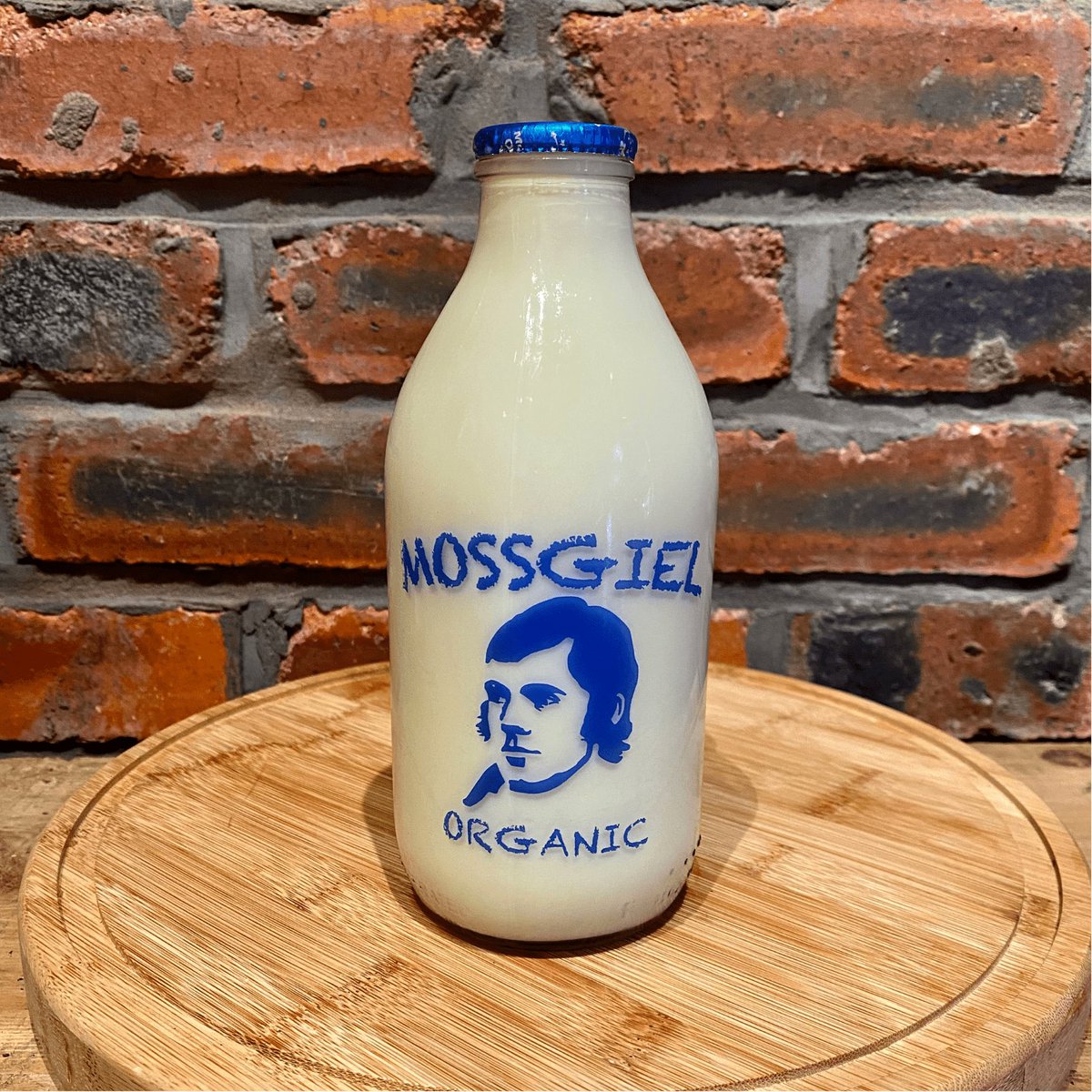 Talking about @MossgielFarm among others this lunchtime in Paisley with Scottish Food Heritage Symposium: even as daily a product as milk can be an advertisement for locality, provenance & sustainability= 21284354 plastic packages saved as of this am @lindsmiddleton @AHAllardyce