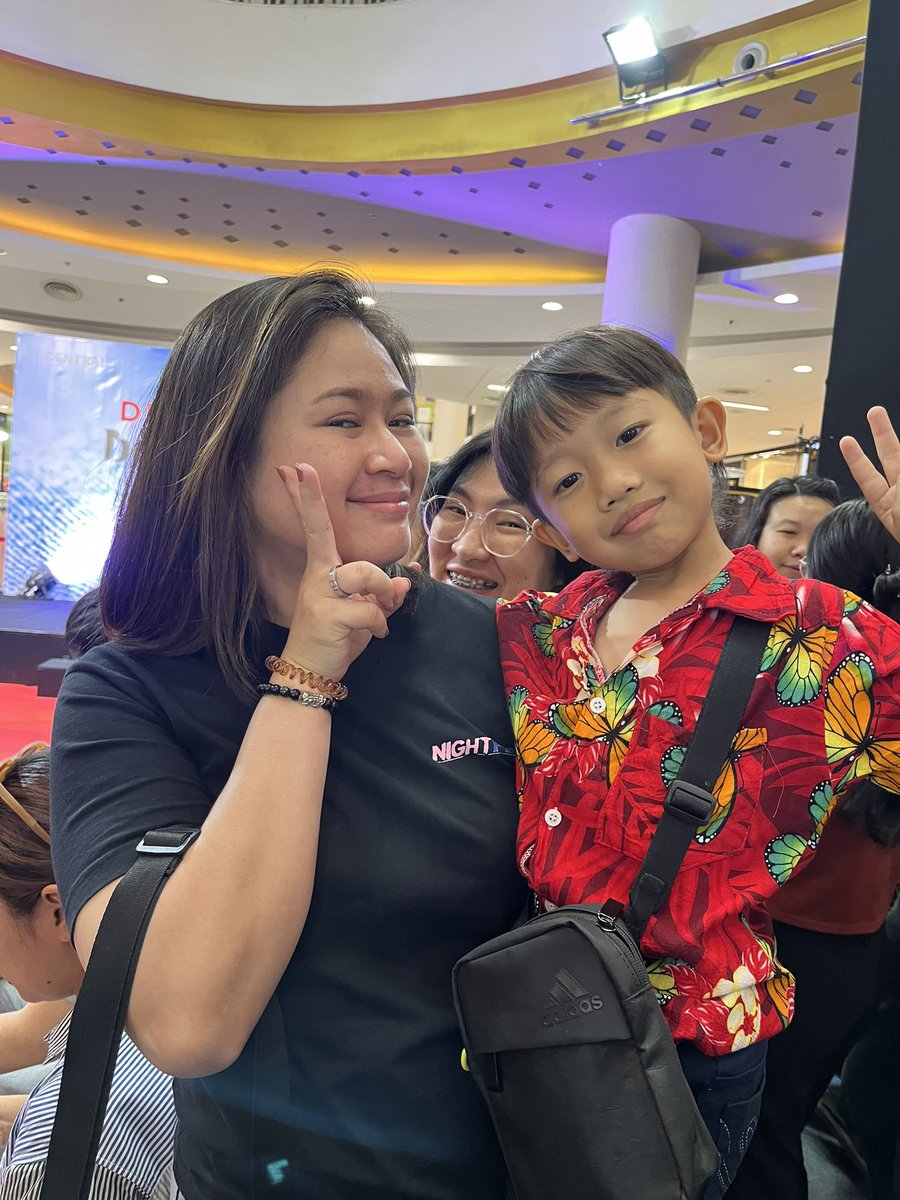 2523Keeng's tweet photo. มารอพี่เพิร์ธแล้วค้าบ #KDPPE #PerthTanapon #CDSBearbearyxPerth https://t.co/yvR0t3pZNw