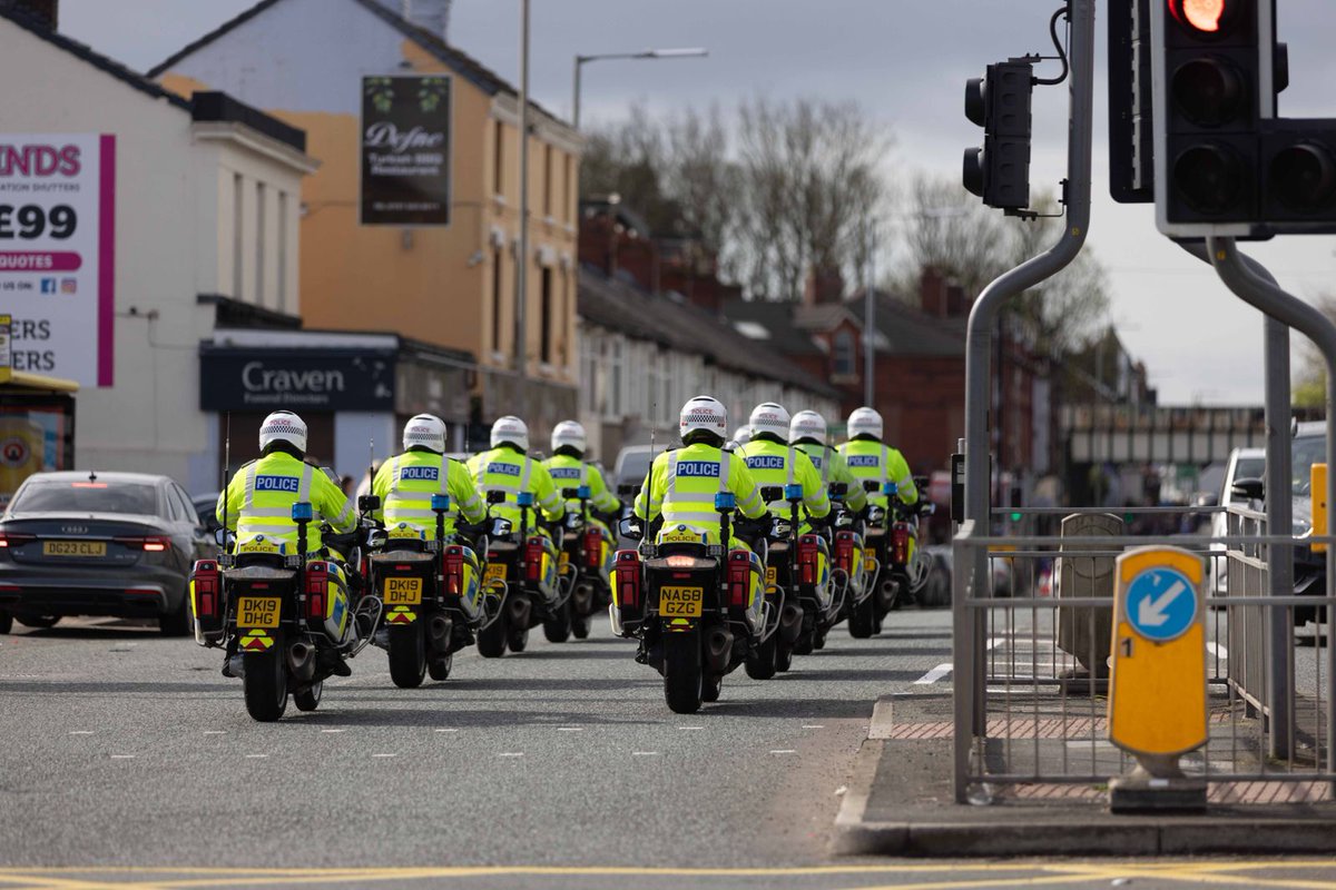 Some great photos by our @MerseyPolice media team of the bikes arriving at #Aintreeraces2024 this morning! #OpsBikes