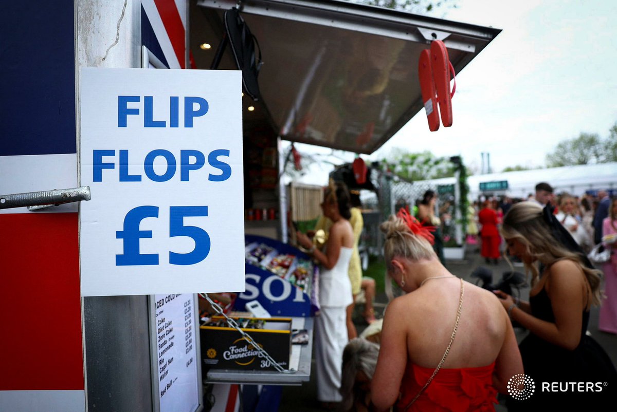 carlrecine's tweet image. Not even the bookies are making as much money today as these guys are taking today #GrandNational #aintree #LadiesDay
