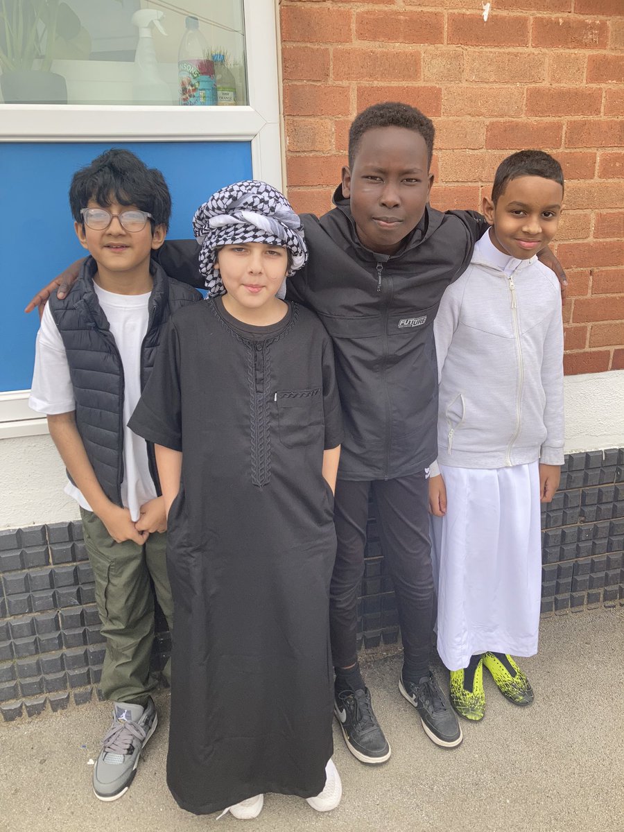 BrookfieldsPri1's tweet photo. The children enjoyed our Eid Celebrations in school today. What a great way to end the week! #Eid_Mubarak #Brookfields #WeAreCreate https://t.co/okGLeoQ6v1