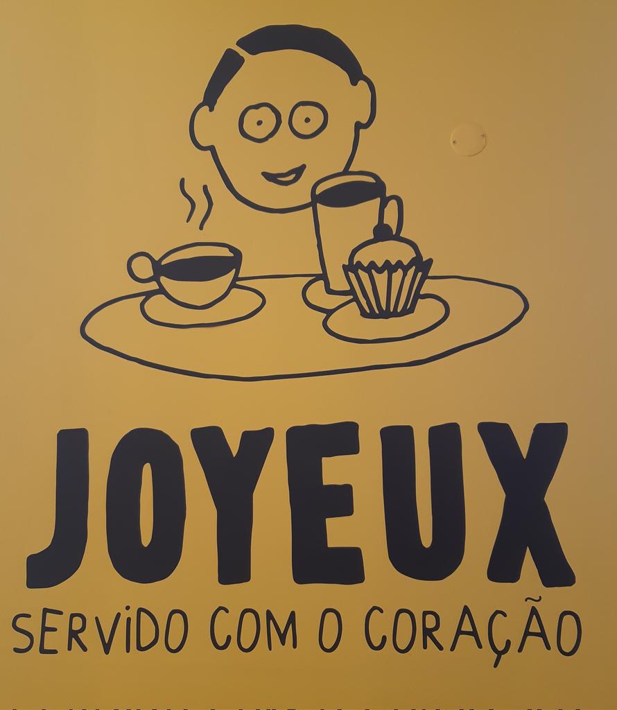 Bellissima scoperta a Lisbona: catena francese, sbarcata in Portogallo, di caffetterie inclusive che impiegano persone con disabilità intellettiva. @cafejoyeux