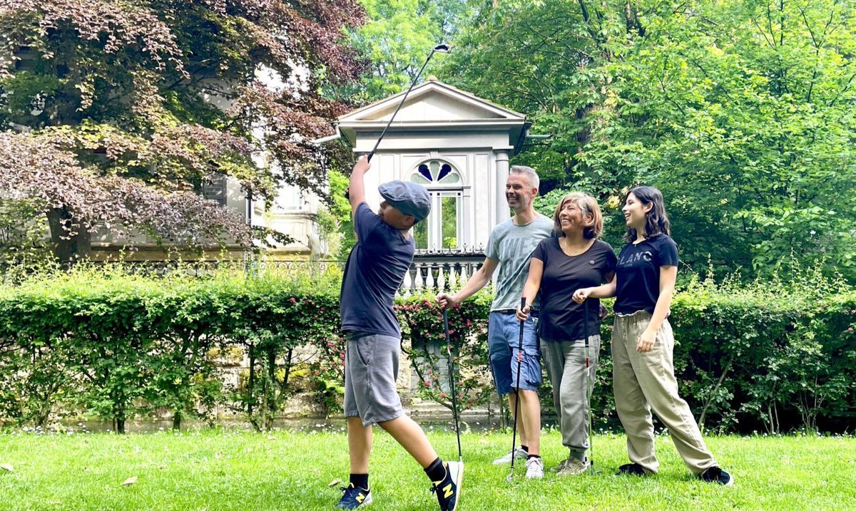 ⛳ Qui a dit que jouer au #golf était uniquement possible sur de grandes étendues vertes? Équipé d’un club, de balles et d’une carte de #jeu, transformez les bords du #lac de @BielBienne_off et ses nombreuses #promenades en un parcours créatif j3l.ch/fr/F1602/reser… @Jura3Lacs