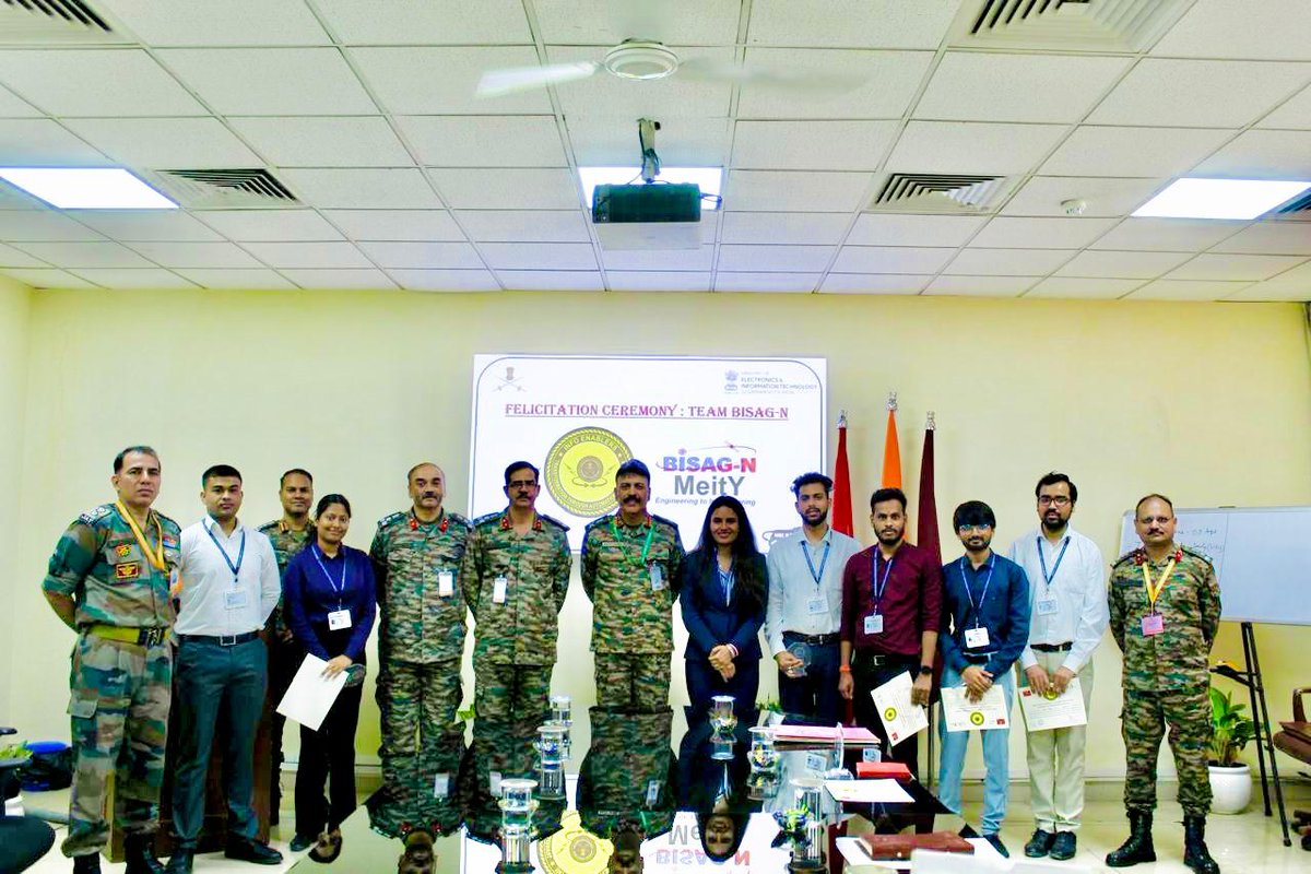As a mark of ‘Inter-Ministerial Collaboration’ between #IndianArmy and @GoI_MeitY, Team 'BISAG-N' was felicitated by Lt Gen Rajiv Kumar, Director General Info System #DGIS.
#
#IndianArmy
#AgnipathScheme
#OnPathToTransformation