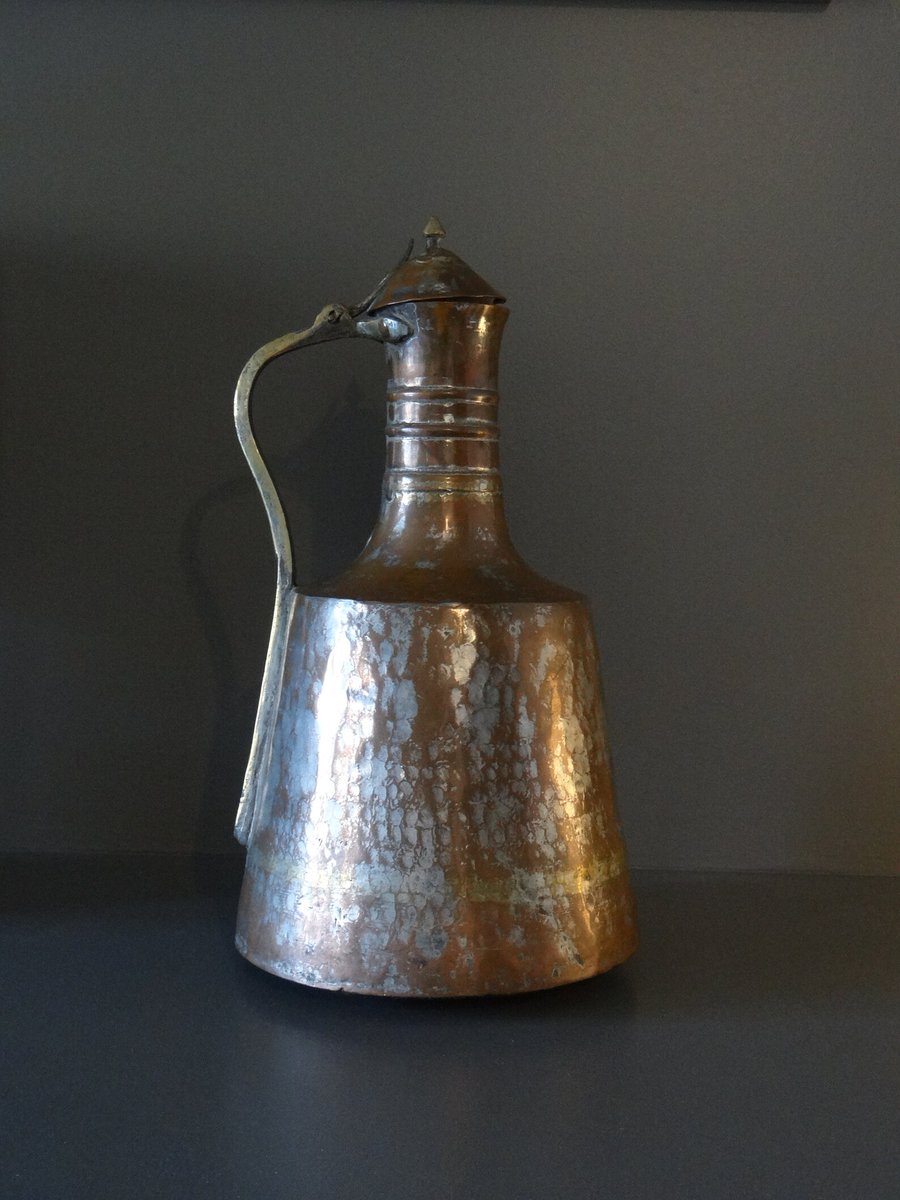 Large vintage French pitcher in brass and copper, France, yesteryear French craftsmanship, heritage object, unique handmade creation #homedecor #etsyfinds #vintage #decor #onlineshopping #HomeStyle  #CreativeSpaces #elevateYourDecor Available here
 elementsdeco.etsy.com/listing/741964…