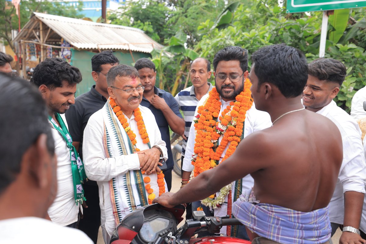 ArupPatnaikOMP's tweet photo. ଡେଲାଙ୍ଗ ବ୍ଲକ ଖେଲାଉର ଗ୍ରାମ ପଞ୍ଚାୟତରେ ପିପିଲି ବିଧାୟକ ପ୍ରାର୍ଥୀ ଶ୍ରୀ ରୁଦ୍ର ପ୍ରତାପ ମହାରଥୀଙ୍କ ସହ ବୁଲି ଜନସାଧାରଣଙ୍କ ଆଶୀର୍ବାଦ ଓ ସହଯୋଗ କାମନା କରିବା ସହ ଘର ଘର ବୁଲି ଭୋଟ୍ ଭିକ୍ଷା କରିଥିଲି।

#OdishaOnMove #pipili #Aruppatnaik #rudramaharathy #puri #NaveenOdisha https://t.co/uW1rdmAXIE