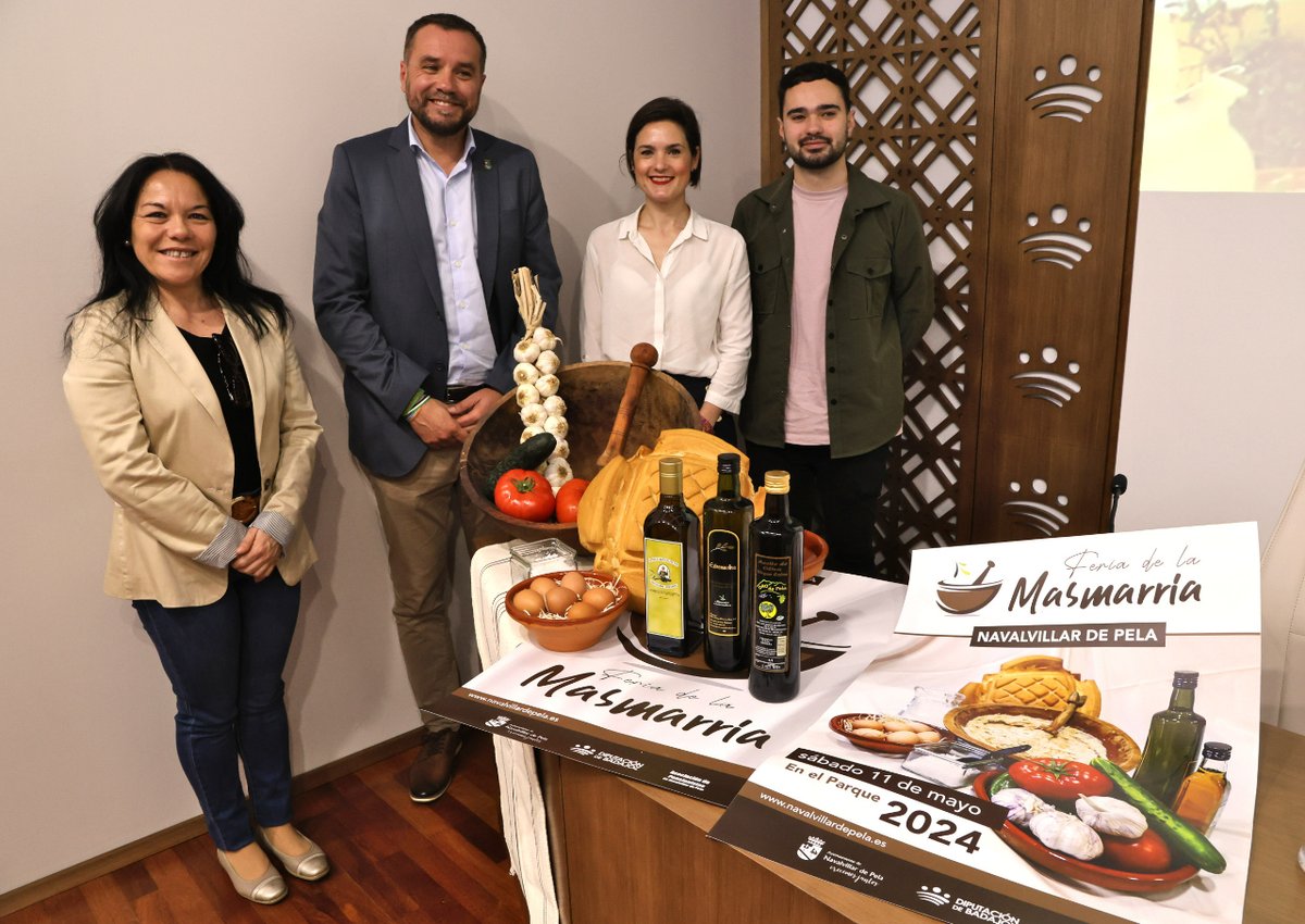 🍴 La masmarria es una masilla a base de pan, ajo, huevo, sal y vinagre que se acompaña con tomate y pepino picado.

Da nombre a la primera feria gastronómica de Navalvillar (11may), presentada por la vpdta 1ª Raquel del Puerto.

➕ℹ️ i.mtr.cool/kytkiivmlk
🌐 #ODS4 #ODS12