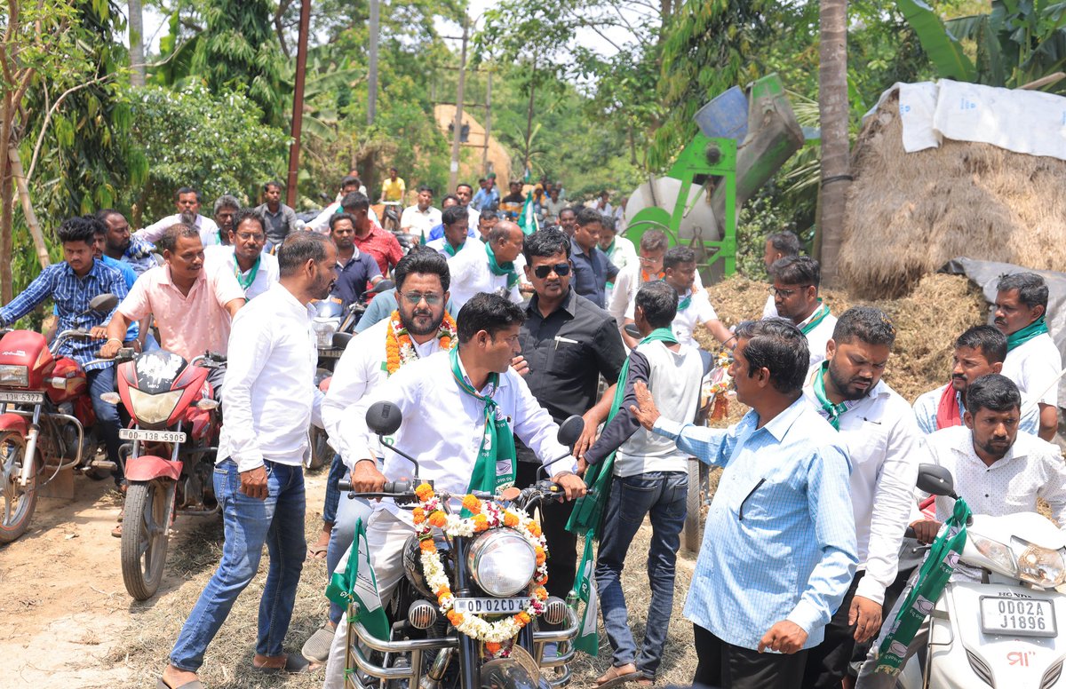 ArupPatnaikOMP's tweet photo. ଡେଲାଙ୍ଗ ବ୍ଲକ ଖେଲାଉର ଗ୍ରାମ ପଞ୍ଚାୟତରେ ପିପିଲି ବିଧାୟକ ପ୍ରାର୍ଥୀ ଶ୍ରୀ ରୁଦ୍ର ପ୍ରତାପ ମହାରଥୀଙ୍କ ସହ ବୁଲି ଜନସାଧାରଣଙ୍କ ଆଶୀର୍ବାଦ ଓ ସହଯୋଗ କାମନା କରିବା ସହ ଘର ଘର ବୁଲି ଭୋଟ୍ ଭିକ୍ଷା କରିଥିଲି।

#OdishaOnMove #pipili #Aruppatnaik #rudramaharathy #puri #NaveenOdisha https://t.co/uW1rdmAXIE