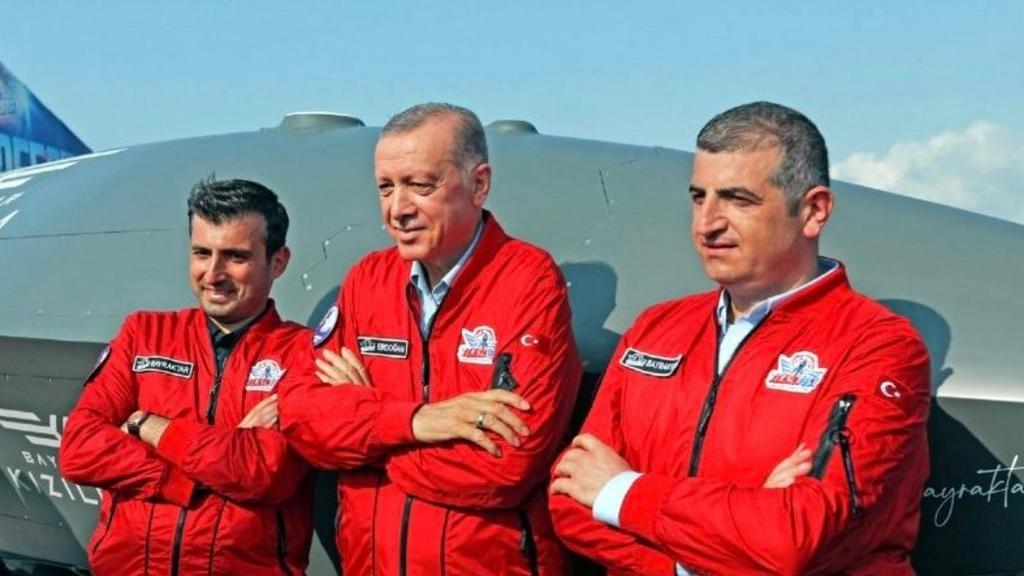 BAYKAR size 10 gömlek üstün gelir,tasmalı itlerinizee sahip çıkın ve haddinizi bilin.. HALUK VE SELÇUK BAYRAKTAR GURURUMUZDUR.. 🚀🇹🇷