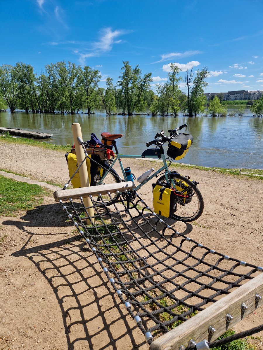 Tim Cycles The Coast tweet media