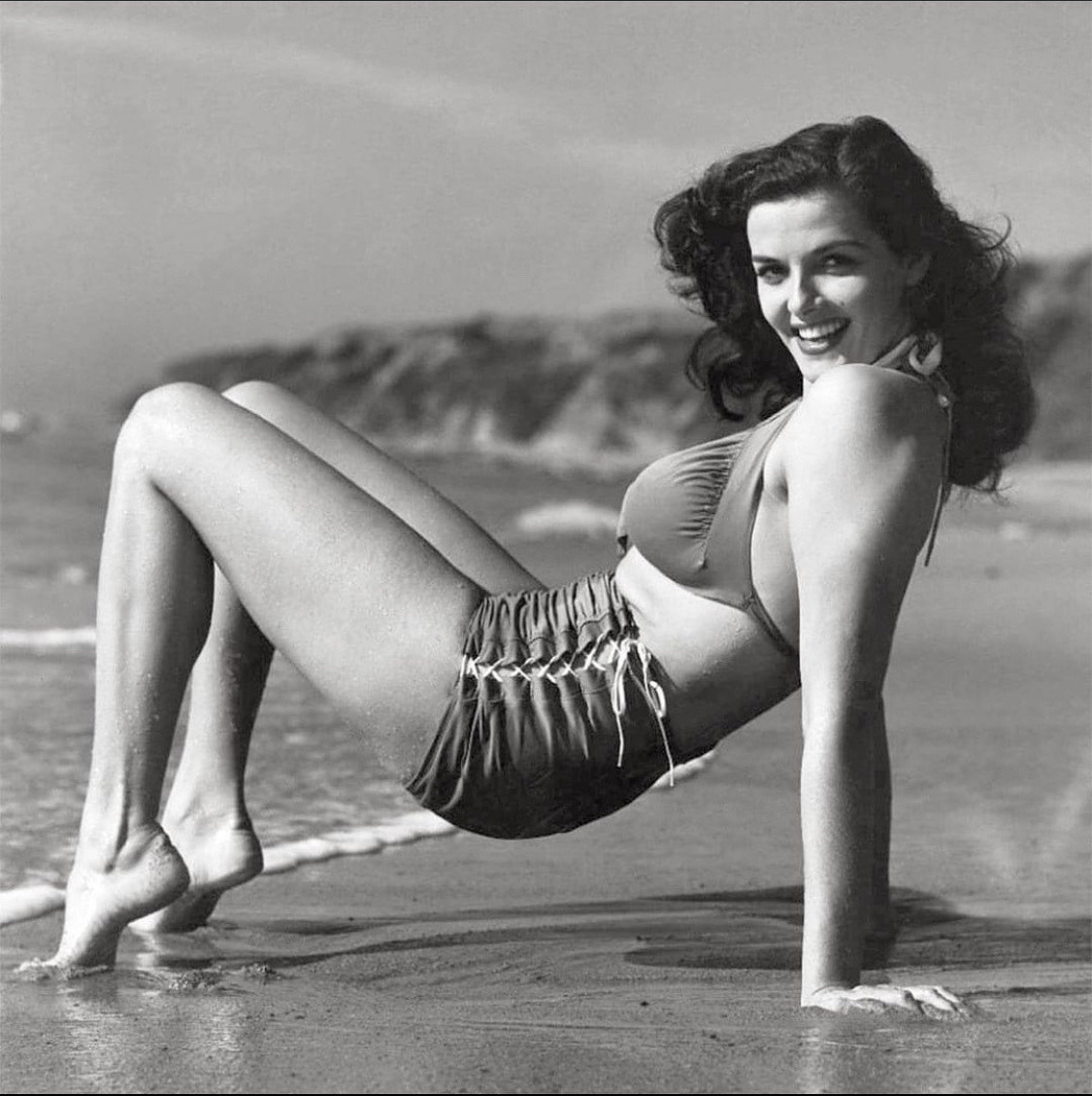 Noirchick1's tweet photo. A glorious beach day with Miss Jane Russell............. https://t.co/iI4LrimKcM