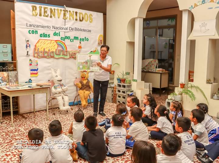 📖❤️ La lectura es a la mente lo que el ejercicio al cuerpo. En el marco del Día Mundial del Libro, la biblioteca pública Fernando Barquero en Boaco compartió una mañana de lectura con niños del tercer nivel del CDI Divino Niño Jesús.👦 #Nicaragua #VenezuelaValiente