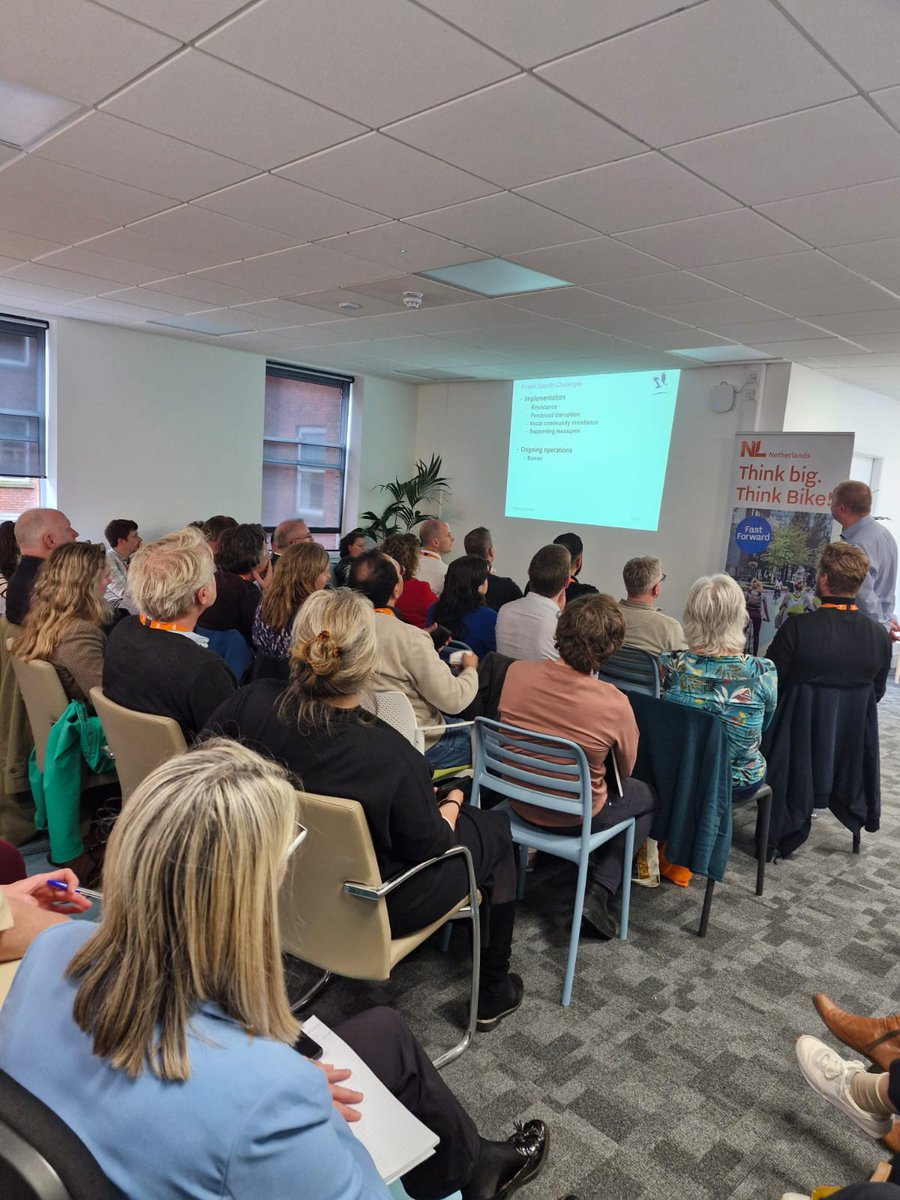 This week, members of a Trade Mission from Amsterdam met with members of the #ActiveTravelNetwork to discuss the cycling infrastructure throughout the city. Thanks @Fingalcoco and @sdublincoco for presenting with Dublin City Council.