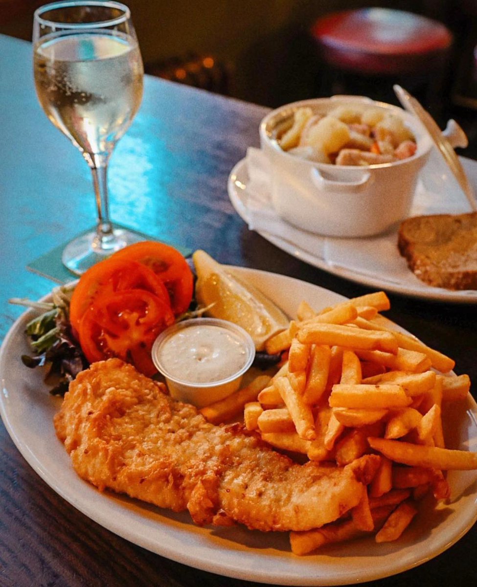 Friday Fish & Chips - a tasty tradition 🤩

All Day Menu 12pm - 9pm

#theaulddubliner #pub #templebar #dublin #dublinpubs #friday #fishandchips #weekendvibes