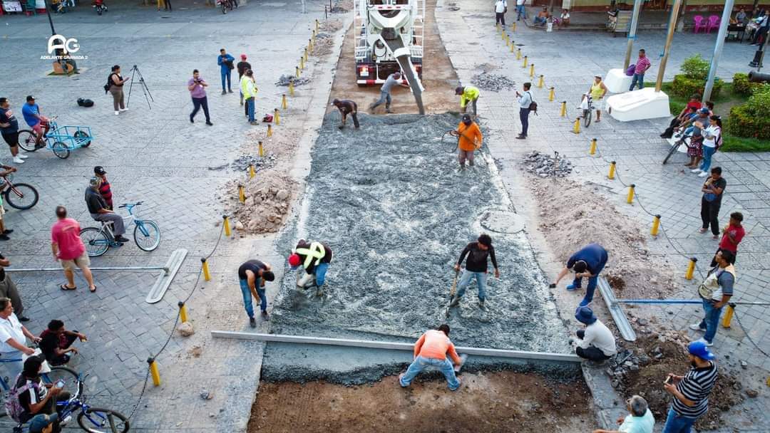 Granada, Nicaragua Trabajos de llenado de concreto hidráulico en la calle La Libertad, de la ciudad de Granada #Nicaragua #UnidosEnVictorias
