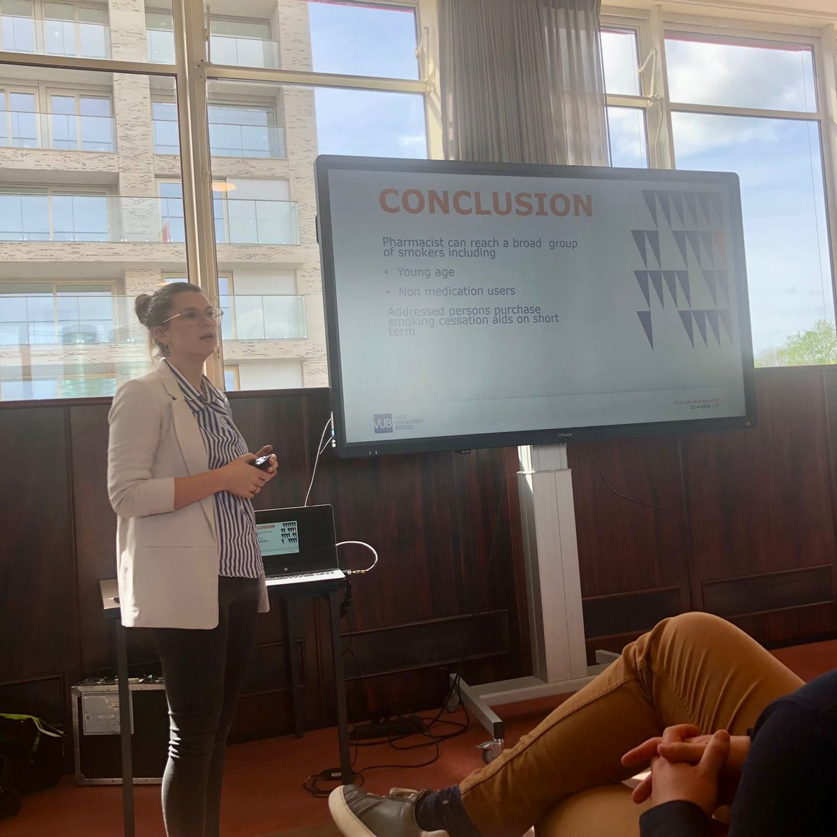 Professor Eline Tommelein deelde nieuwe inzichten uit België over de rol van apothekers bij een kort motiverend gesprek voor SMR aan de balie.

En artsen spelen een cruciale rol bij het adviseren over SMR hulp volgens rokers met lage SEP, zo vertelde @ Naomi Lagerweij. #NNvT2024