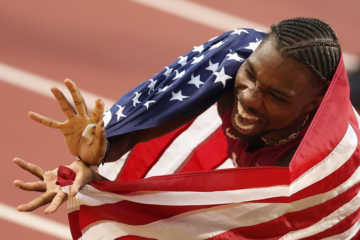 Triple threat! 🥇 Flashback to 100m, 200m and 4 x 100m golds for @LylesNoah at last year’s World Athletics Championships. 🤩 Laureus World Sportsman of the Year Nominee ✨ #Laureus24