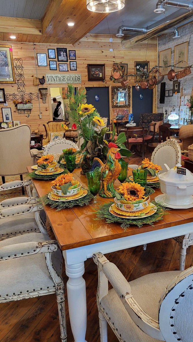 VisitOld96SC's tweet image. There's so much to love at The Queen Bee in Edgefield, SC!  

This local shop is a delightful antique and consignment store with several rooms of previously loved treasures to explore and take home! 

#antiques #antiquing #southernliving #southcarolina #visitsc #shoplocal