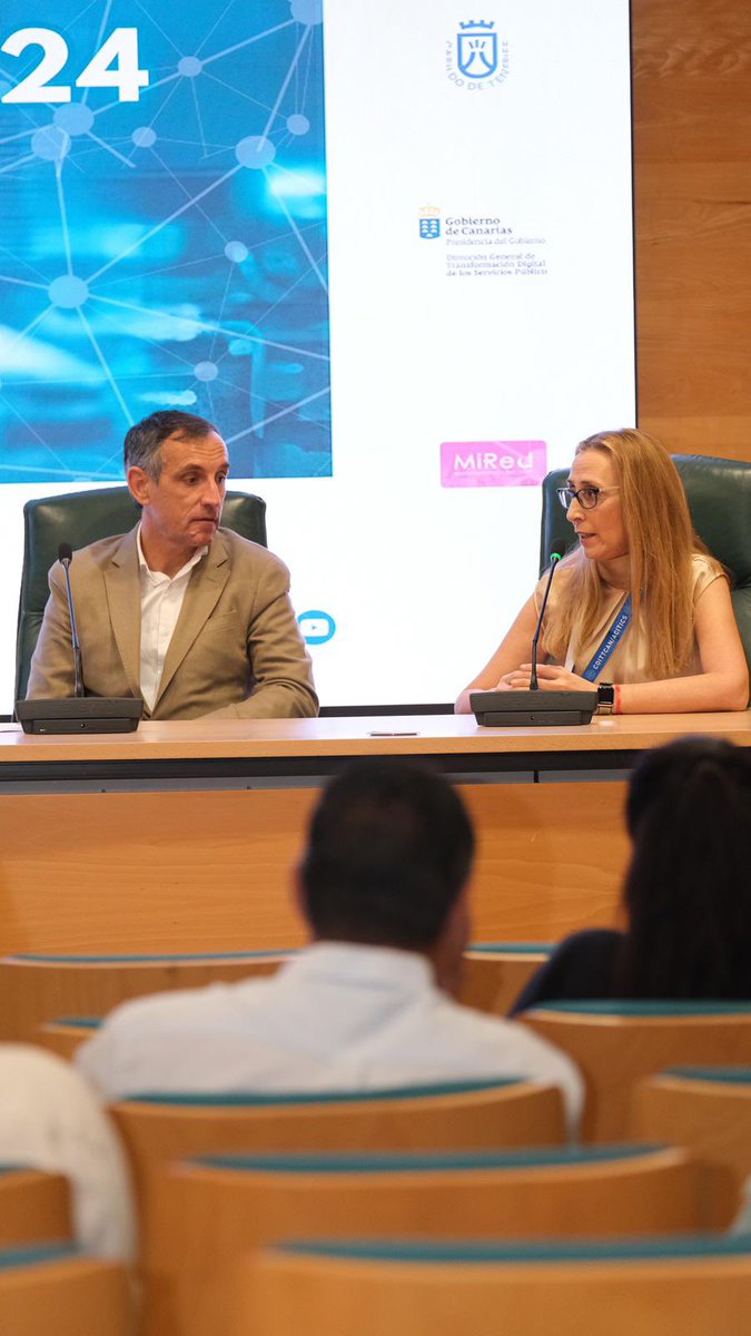 COITTCAN's tweet photo. #coittcan #FOROTELECOS2024 damos comienzo al DEBATE con Miguel Chapinal como moderador + Luis Ocaña, Begoña Ortiz Leston @bortles y José Antonio Teixeira
#cajasiete
@coitt_aegitt
@deteite
#SOMOSTELECOS https://t.co/9rthjLgOdr