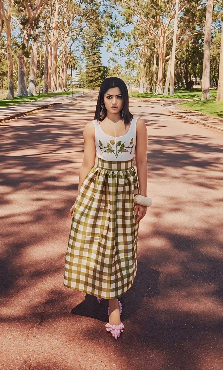 Rashmikadelhifc's tweet photo. OMG OMG OMG 🥺
While tweeting this, tears are flowing from my eyes 🥺
The gift we sent to #RashmikaMandanna has reached her.
Every day we used to inquire about it at the post office, but we were not getting any proper reply from there, and today we received confirmation from Rashmika's team that our gift has reached her.
Tears of joy came to my eyes. We hope she will like our gift 🥺