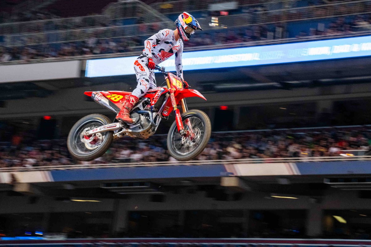 An eight point lead will allow @jettson18 to keep the Red @supercrosslive 450SX backgrounds again this weekend. #RideDunlop #RaceDunlop #DunlopFamily #SupercrossLIVE #SMX #SuperMotocross