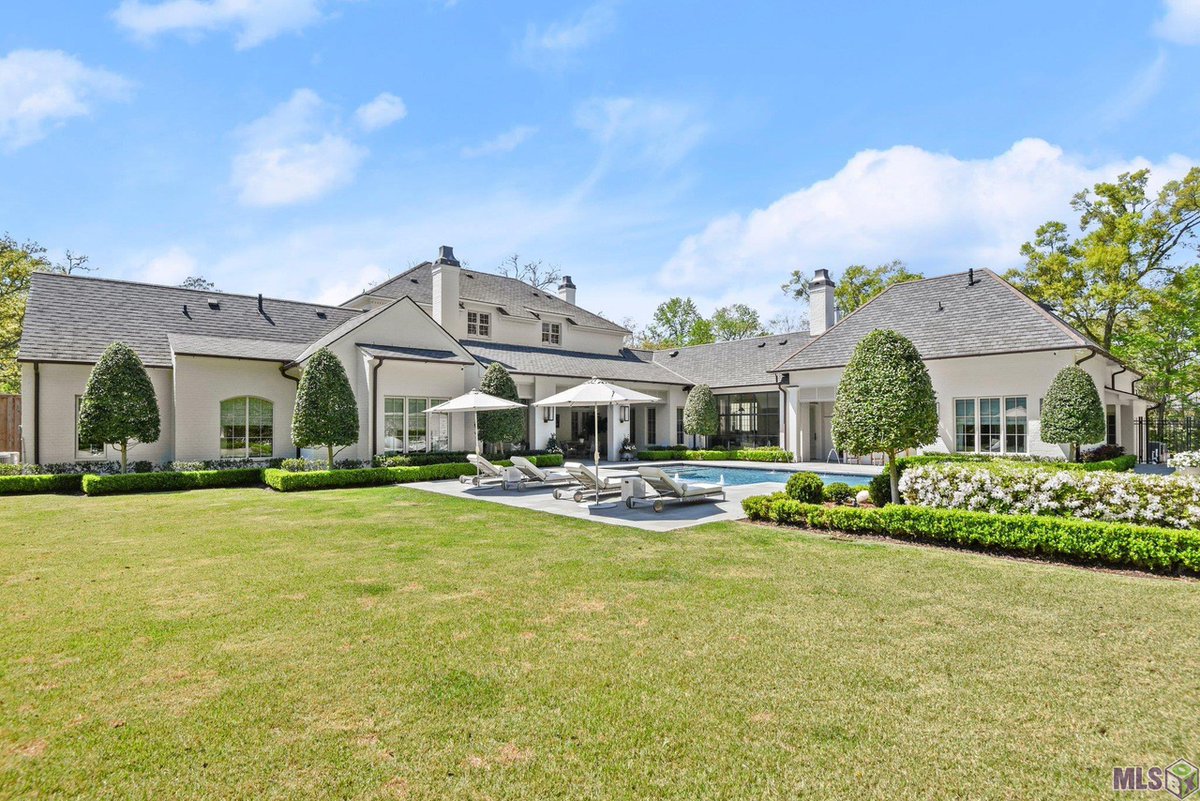 Luxury Estate in Southdowns/Meadow Lea: A Masterpiece of Design and Craftsmanship!

📍4715 Whitehaven | Baton Rouge LA
🛏 4 beds
🛁 5 full baths 1 half bath
📐7,050 Sq Ft. Interior
$3,990,000

#luxuryhomes #luxurylifestyle #realestate #luxury #interiordesign #luxuryrealestate