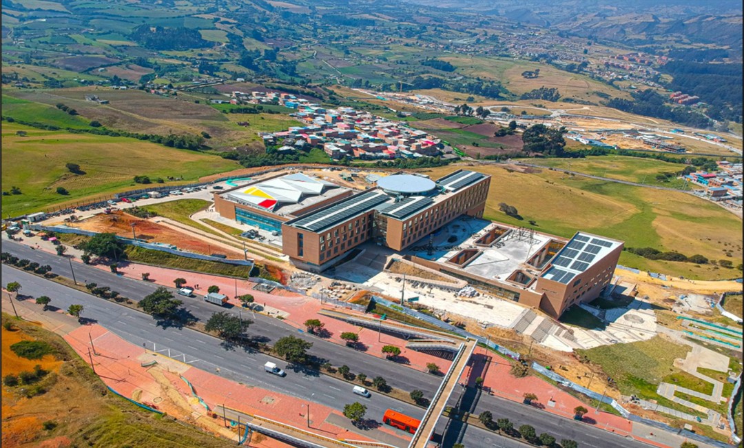 Ya casi está listo el nuevo hospital de Usme en el sur pobre de Bogotá. Por décadas muchos políticos llegaron a prometerlo para recoger votos. Sólo @EnriquePenalosa hizo realidad este sueño sin tanta alaraca.