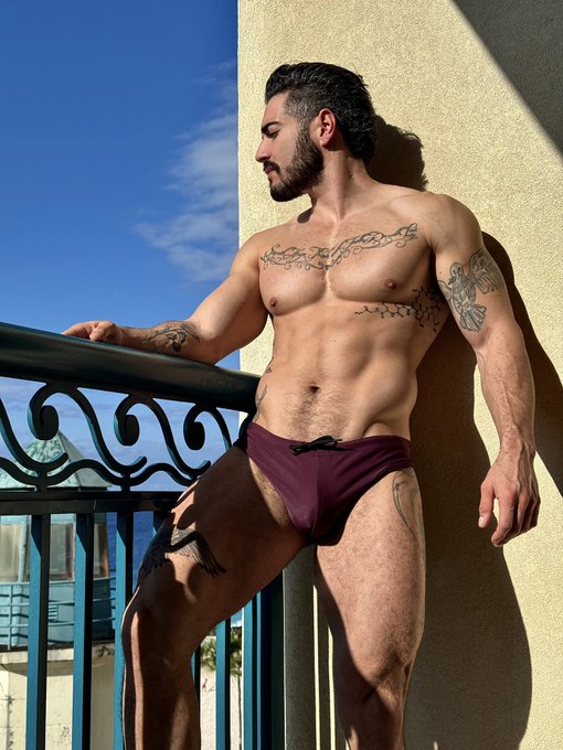 Watch Iggle Pringle's leaked NSFW photo on TwXstars