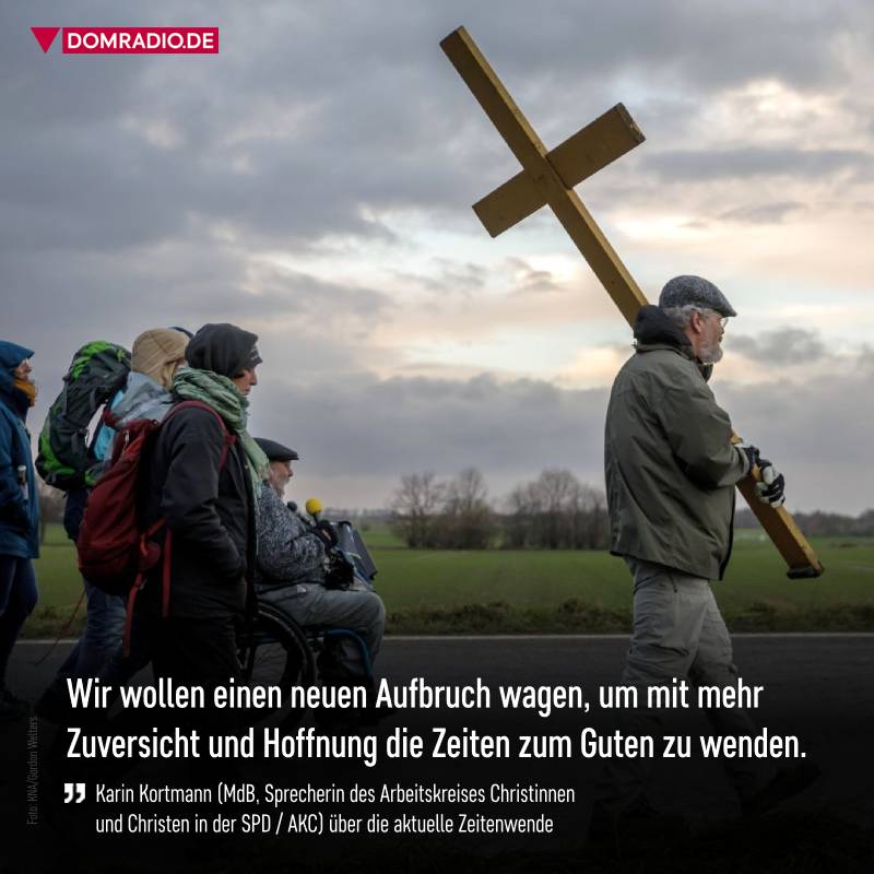 Krieg in Europa und im Nahen Osten, populistische Parteien im Aufwind und technologische Entwicklungen wie Künstliche Intelligenz. Welche Werte und welches Miteinander können die christlichen Kirchen der Gesellschaft noch mitgeben? domradio.de/node/397234