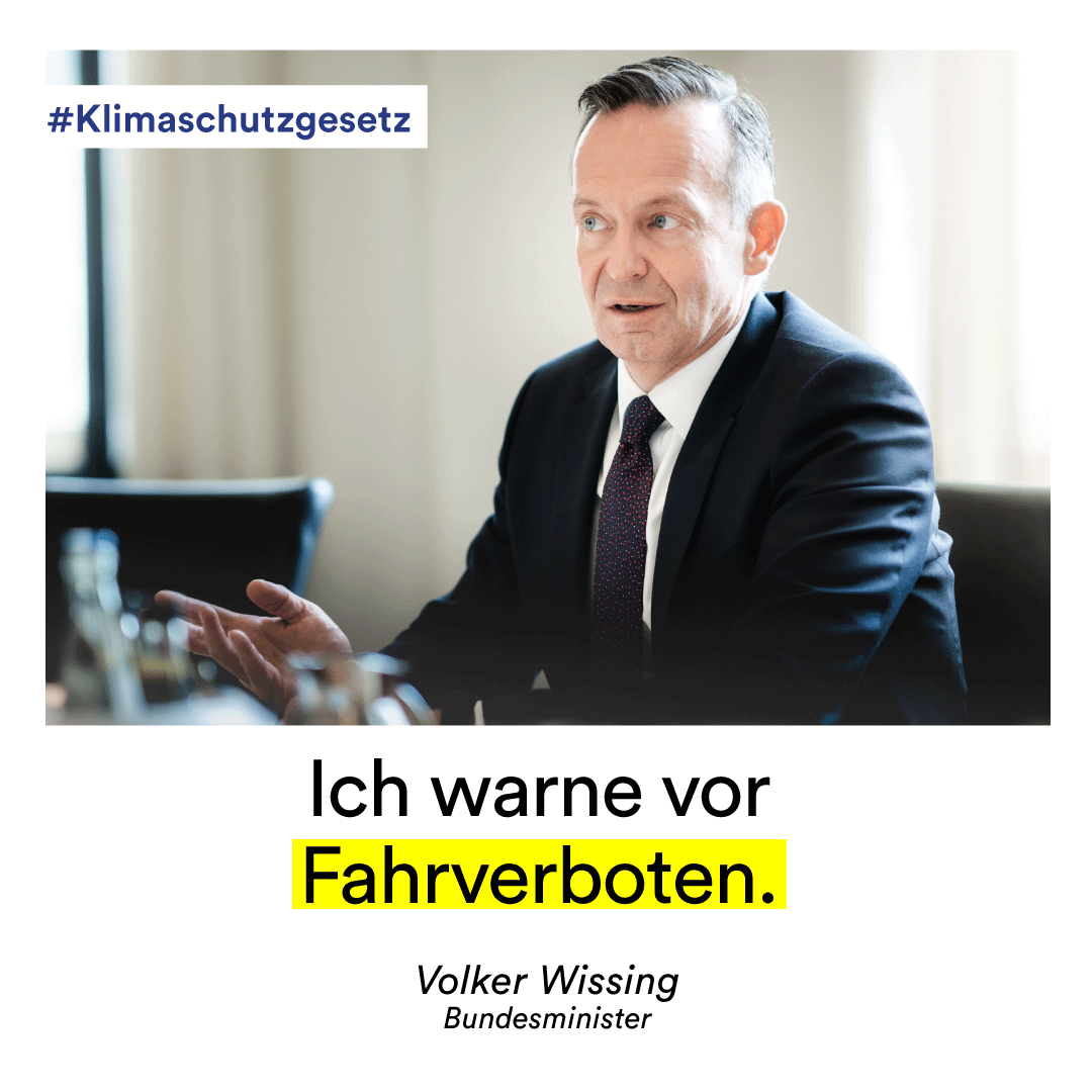 Die Blockade des Klimaschutzgesetzes muss beendet werden! Sonst müssten wir 22 Mio. Tonnen CO2 allein dieses Jahr einsparen – das würde uns alle treffen. Das erreichen wir nicht mit einem #Tempolimit oder ähnlichem, sondern nur mit dem Verzicht auf das Auto & den LKW. (1/4)